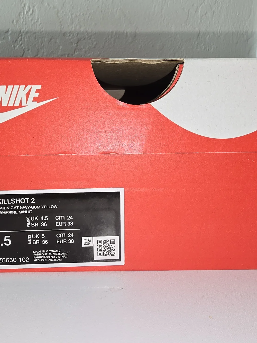Nike low profile